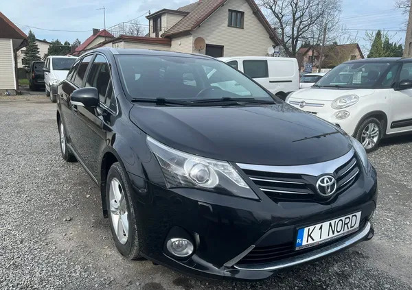 toyota avensis małopolskie Toyota Avensis cena 54900 przebieg: 130886, rok produkcji 2014 z Sanok